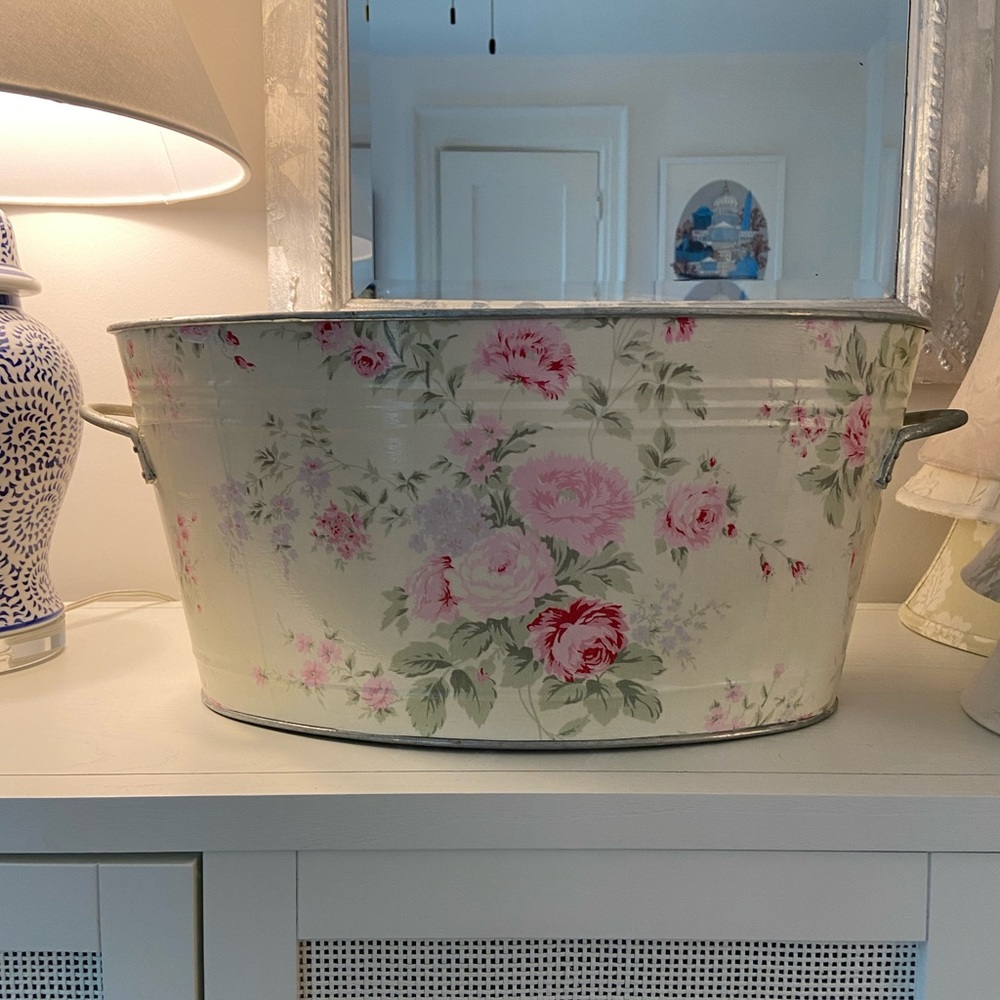 Beautiful Shabby Chic beverage bucket/storage
